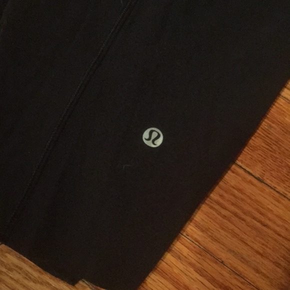 Lululemon Capri very nice - Picture 2 of 7